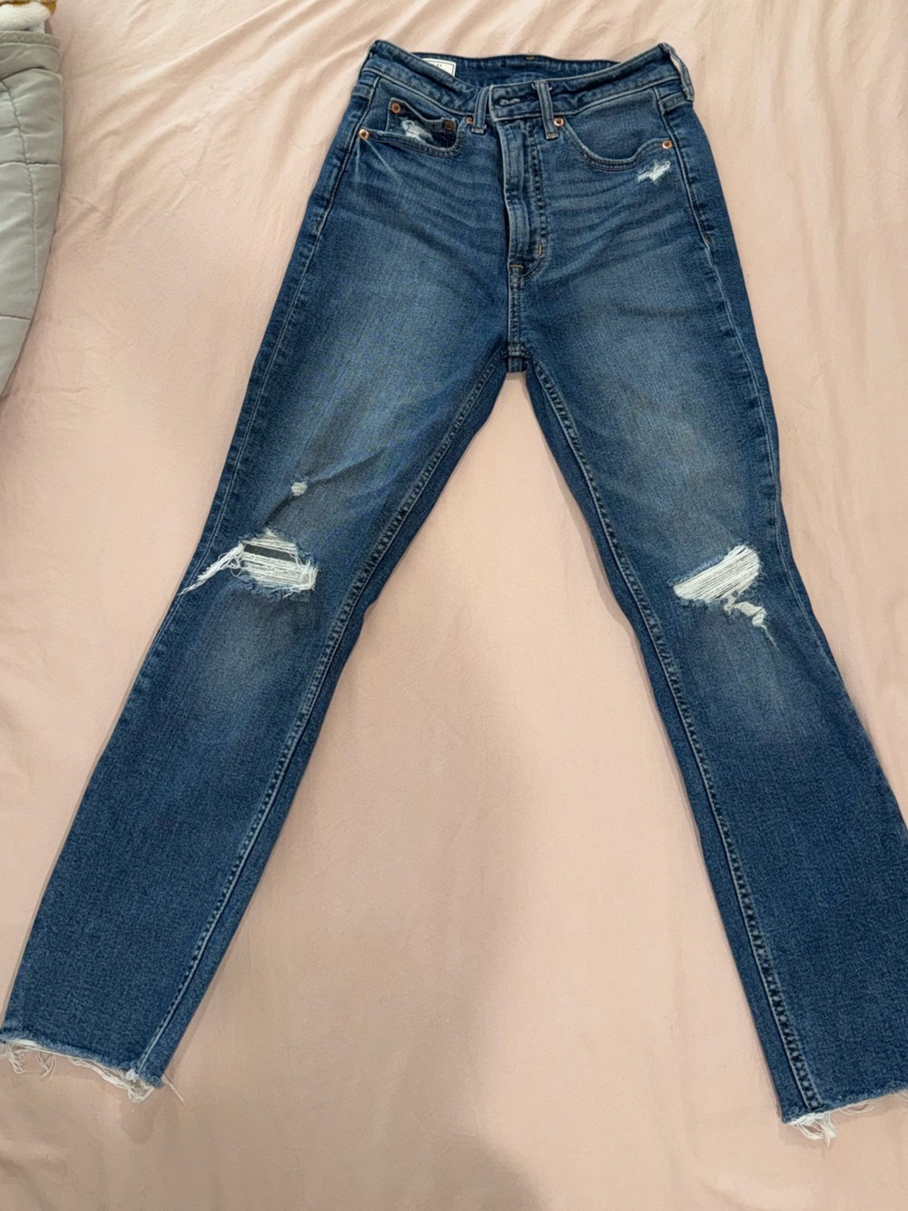 GAP Women’s Mid-Blue Distressed Skinny Jeans